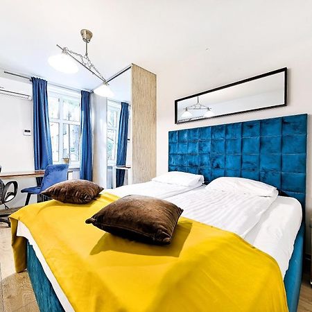 Cinema Apartments Poznan Bagian luar foto