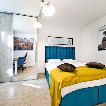 Cinema Apartments Poznan Bagian luar foto
