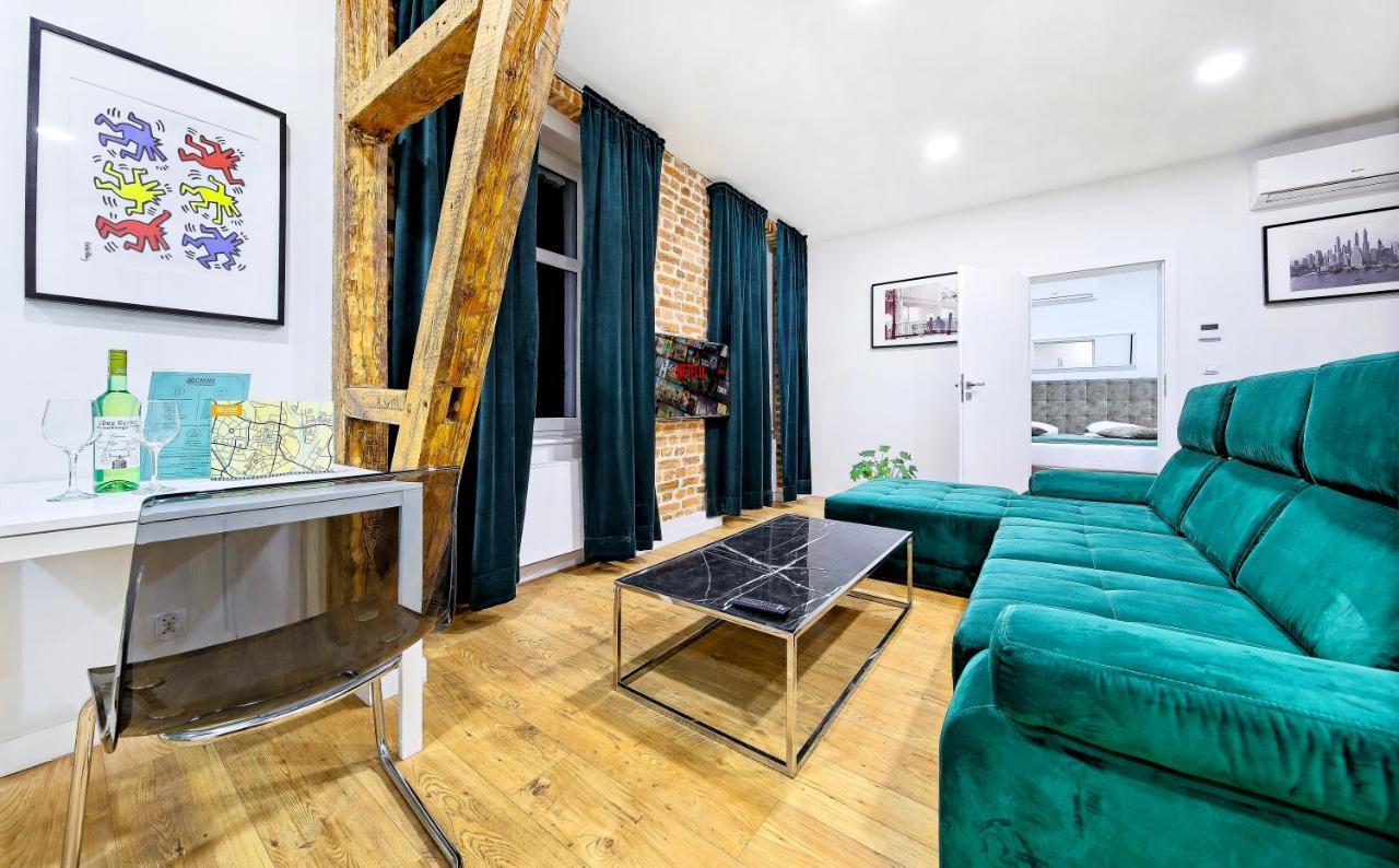 Cinema Apartments Poznan Bagian luar foto