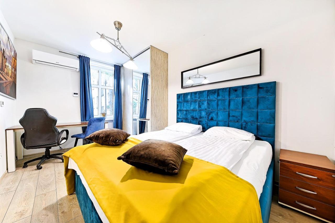 Cinema Apartments Poznan Bagian luar foto