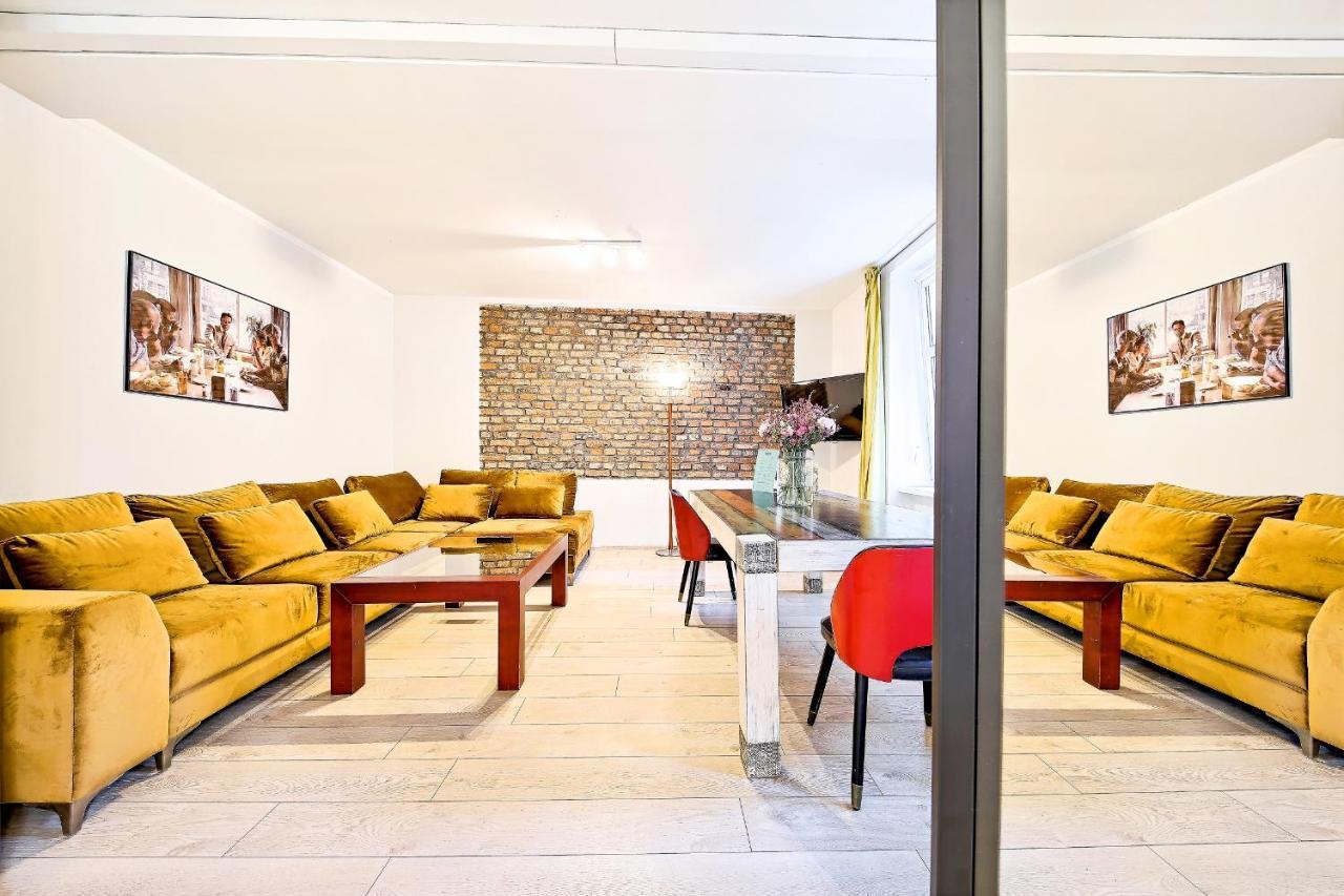 Cinema Apartments Poznan Bagian luar foto