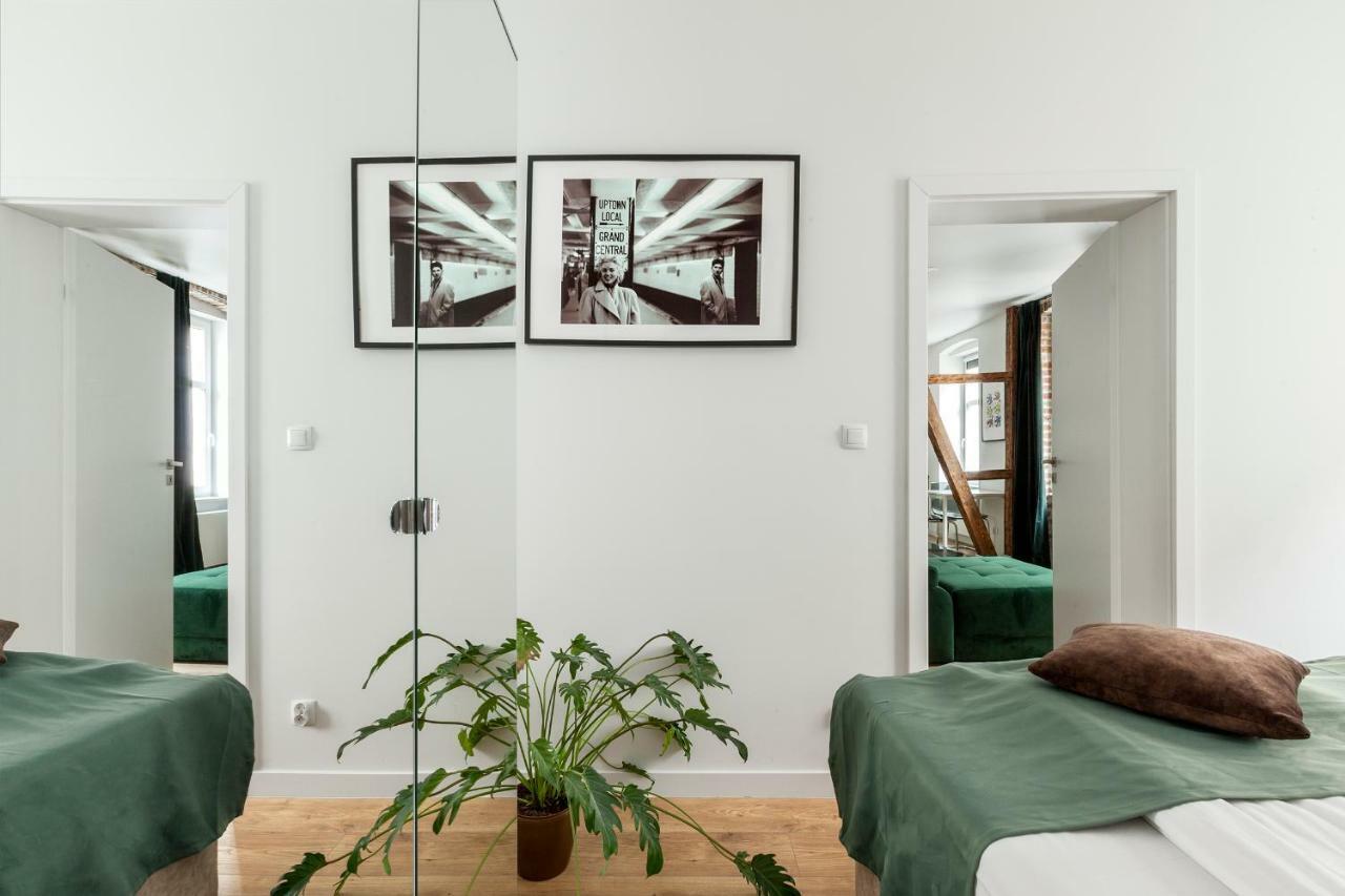 Cinema Apartments Poznan Bagian luar foto